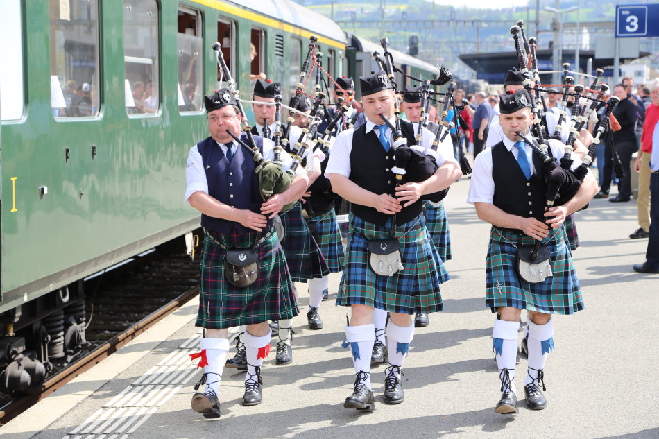 Whiskytrain Band auf dem Perron